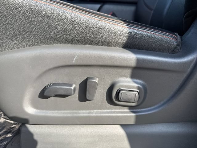 Used 2021 Nissan Titan PRO-4X w/ Pro-4x Convenience Package AWD/4WD image 12