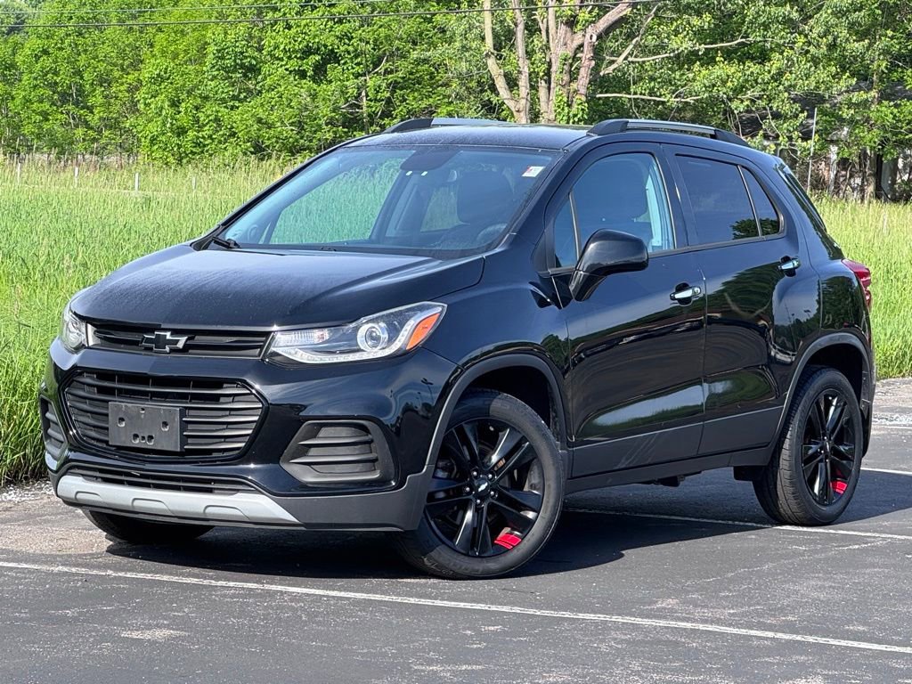 Used 2018 Chevrolet Trax LT w/ Redline Edition AWD/4WD image 2