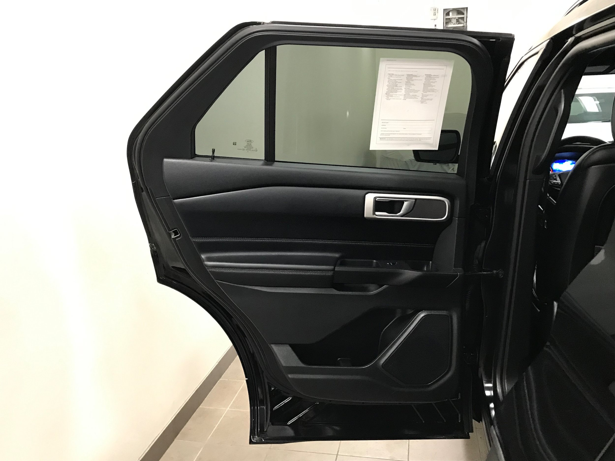 Certified 2020 Ford Explorer XLT w/ Equipment Group 202A AWD/4WD image 9