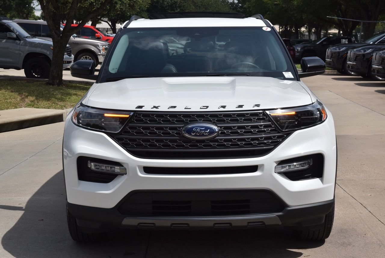 Certified 2024 Ford Explorer XLT w/ Equipment Group 202A AWD/4WD image 3