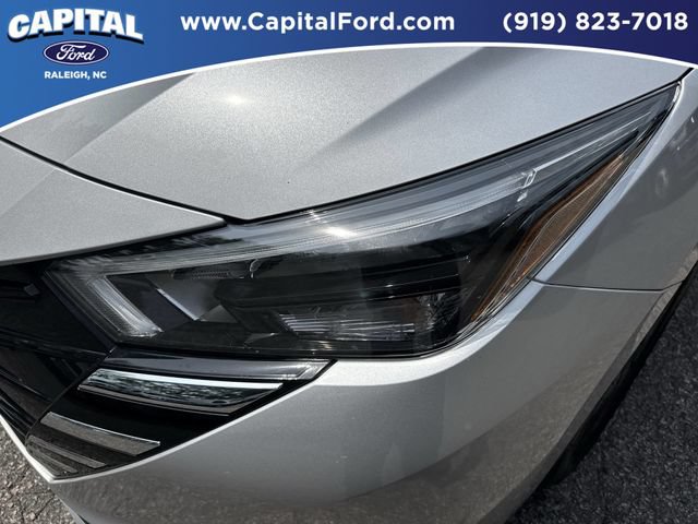 Used 2025 Nissan Versa SV FWD image 11