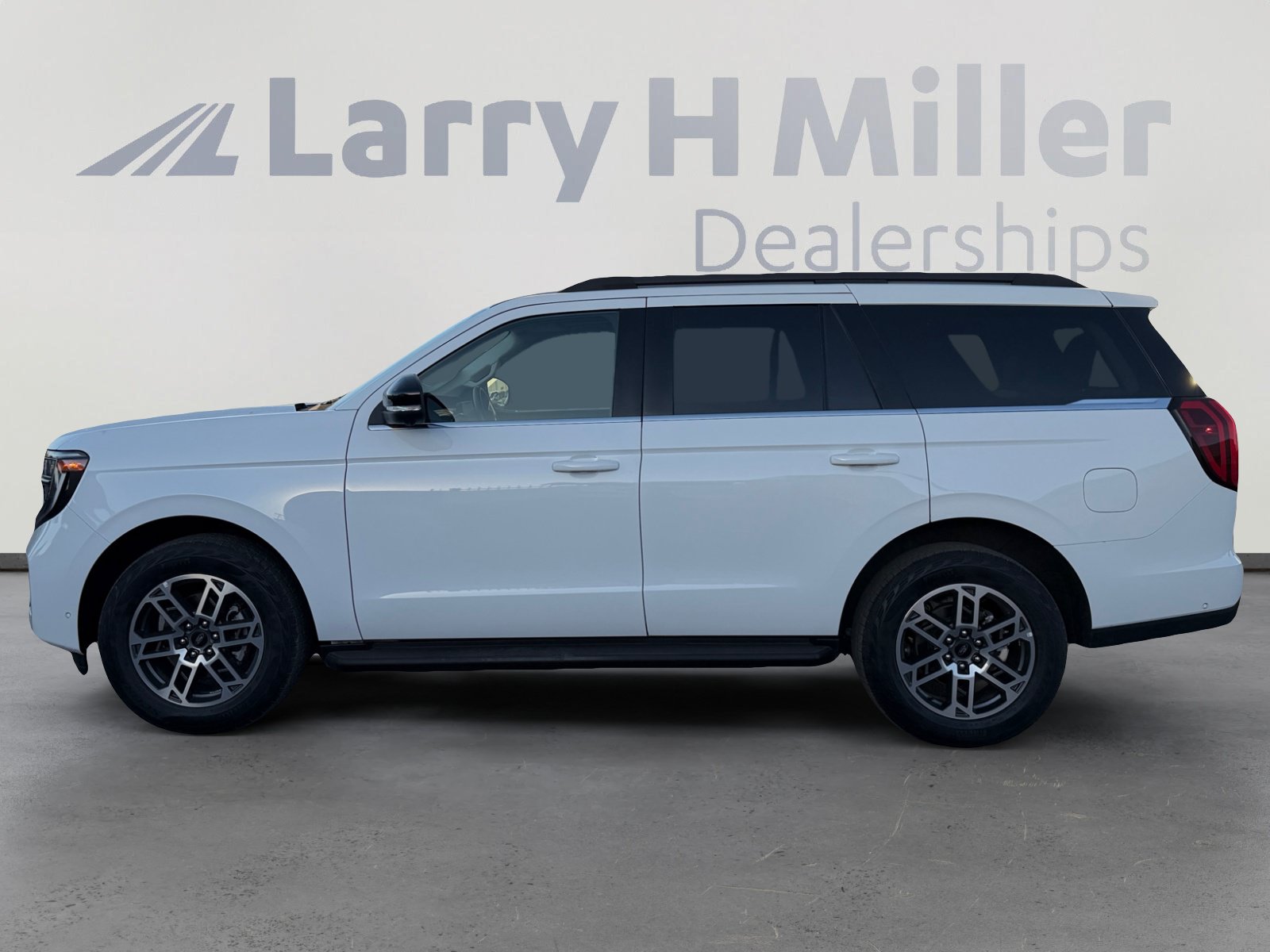 Certified 2025 Ford Expedition Active AWD/4WD image 2
