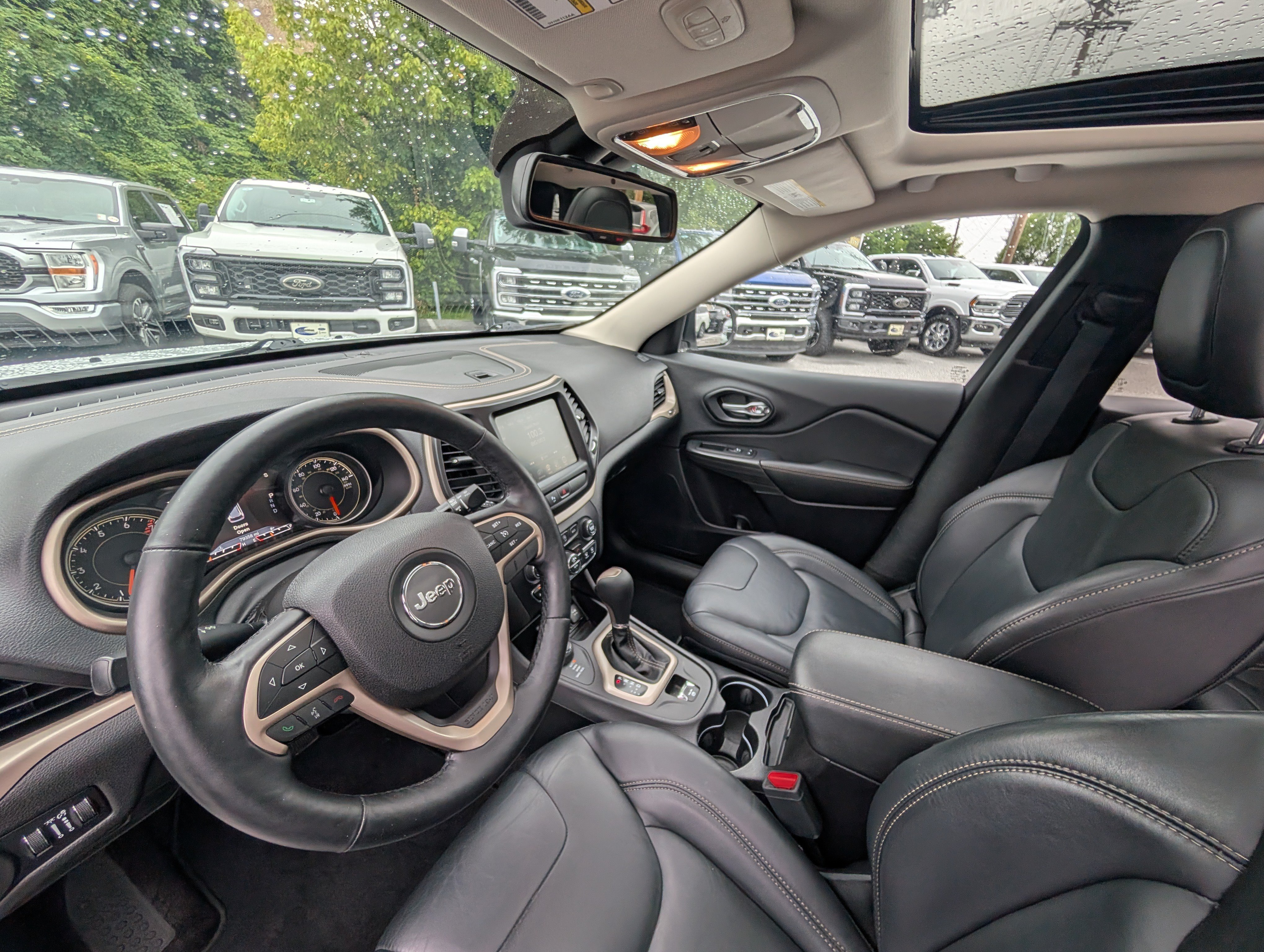 Used 2017 Jeep Cherokee Limited AWD/4WD image 16