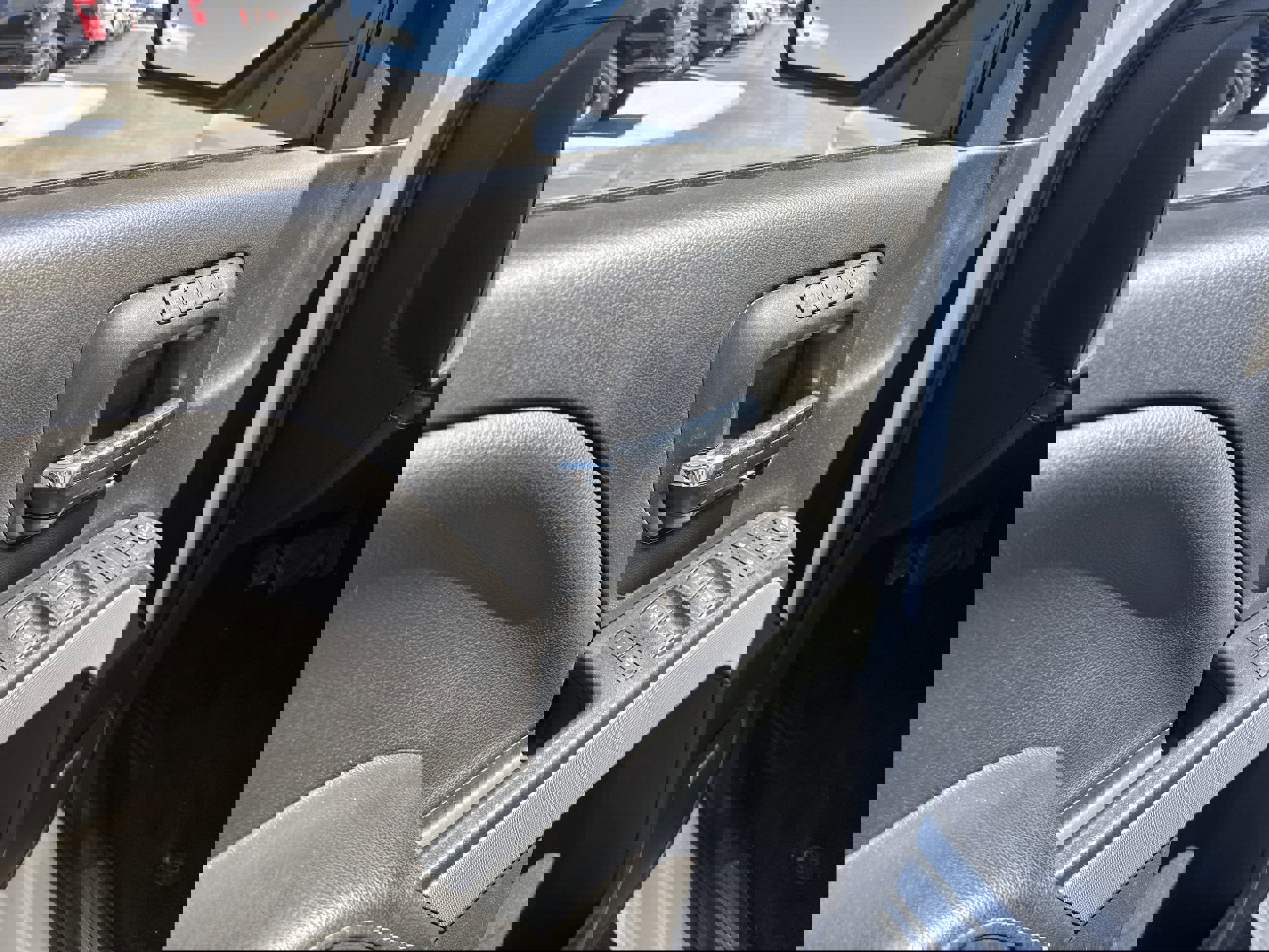 Used 2018 Chevrolet Silverado 1500 LTZ Z71 w/ Redline Edition image 12