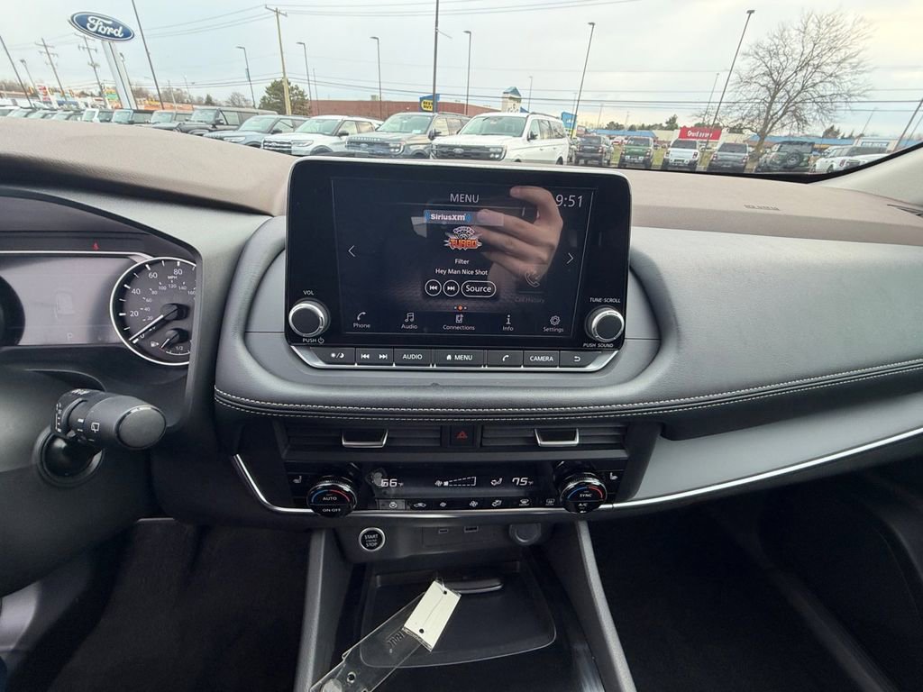 Used 2023 Nissan Rogue S image 13