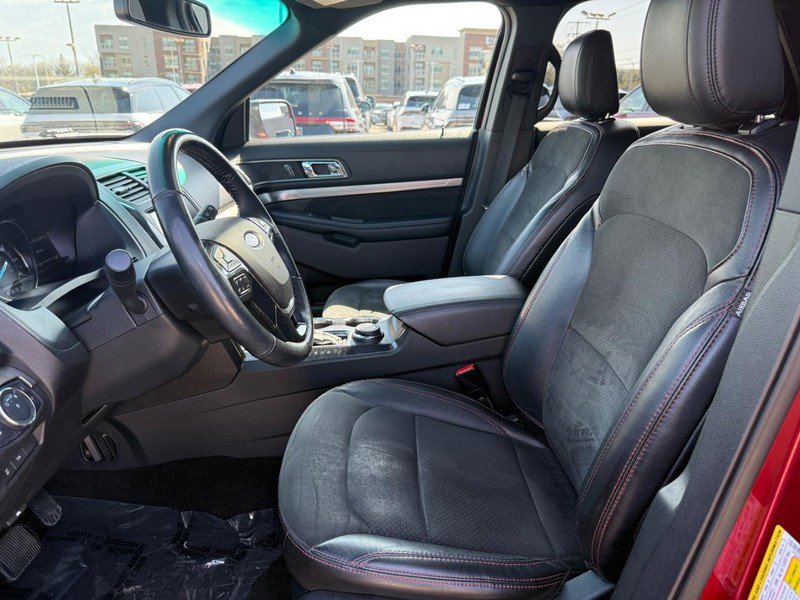 Certified 2018 Ford Explorer XLT w/ Equipment Group 202A image 19