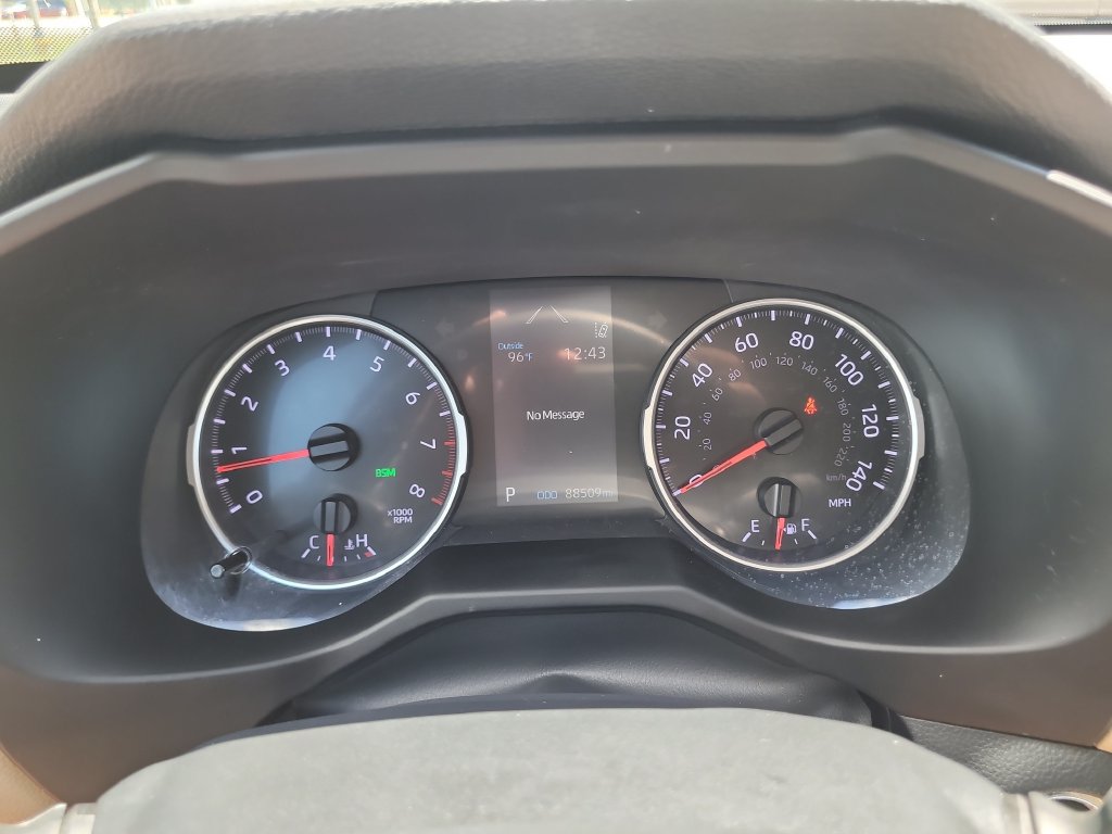 Used 2020 Toyota RAV4 XLE Premium FWD image 28