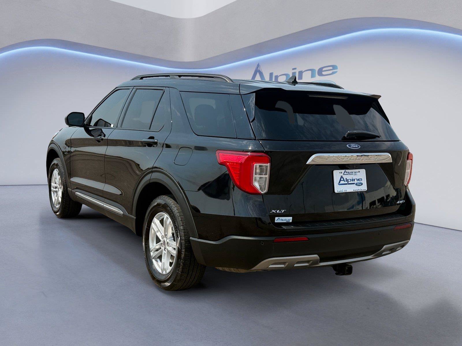 Certified 2022 Ford Explorer XLT w/ Equipment Group 202A AWD/4WD image 3