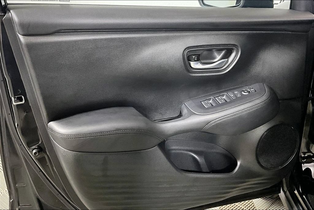 Used 2025 Honda HR-V LX image 18