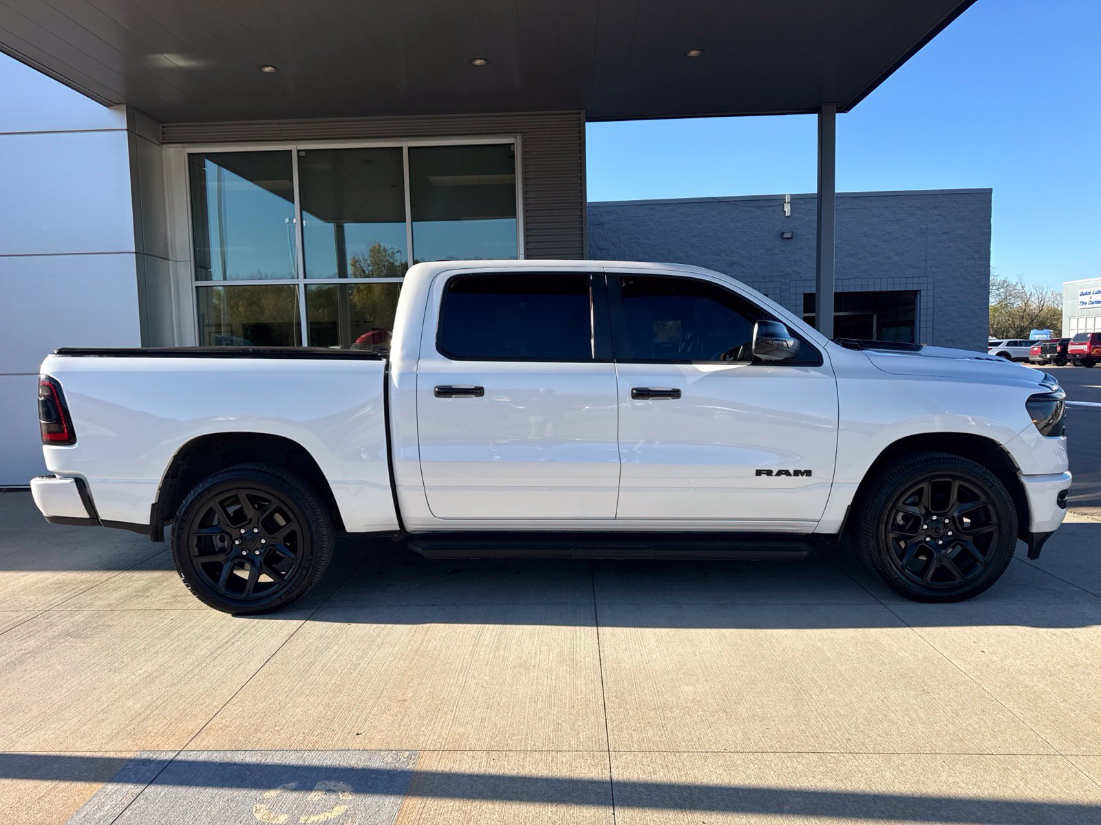 Used 2023 RAM 1500 Laramie AWD/4WD image 9