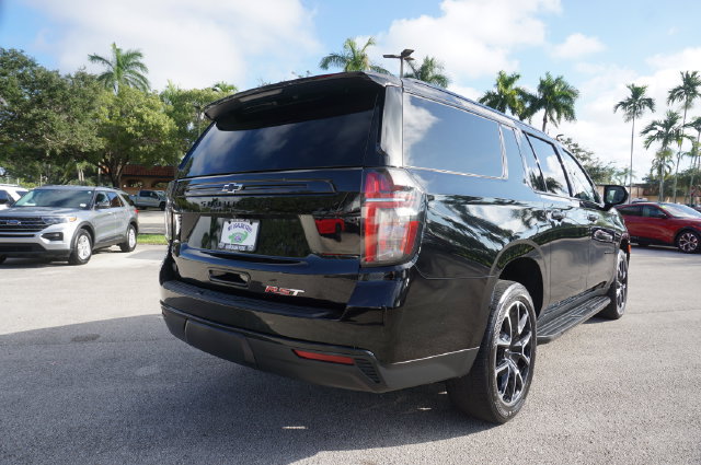 Used 2023 Chevrolet Suburban RST RWD image 7