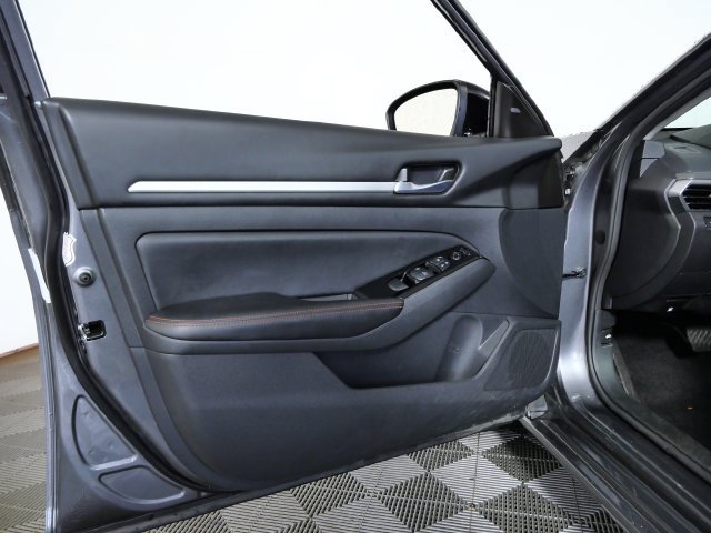 Used 2025 Nissan Altima 2.5 SR AWD/4WD image 16