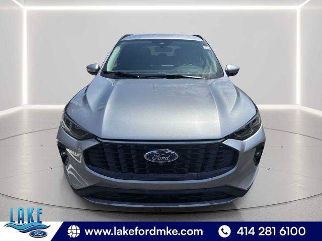 Certified 2024 Ford Escape Platinum AWD/4WD image 2