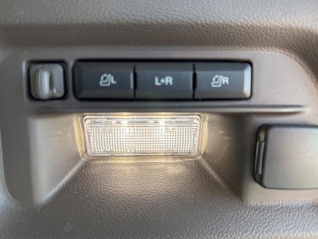 Certified 2024 Ford Explorer Platinum w/ Technology Package image 23