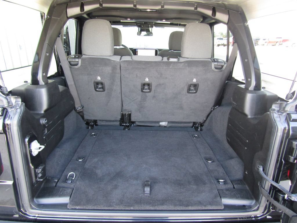 Used 2025 Jeep Wrangler Unlimited Rubicon w/ Convenience Group AWD/4WD image 30