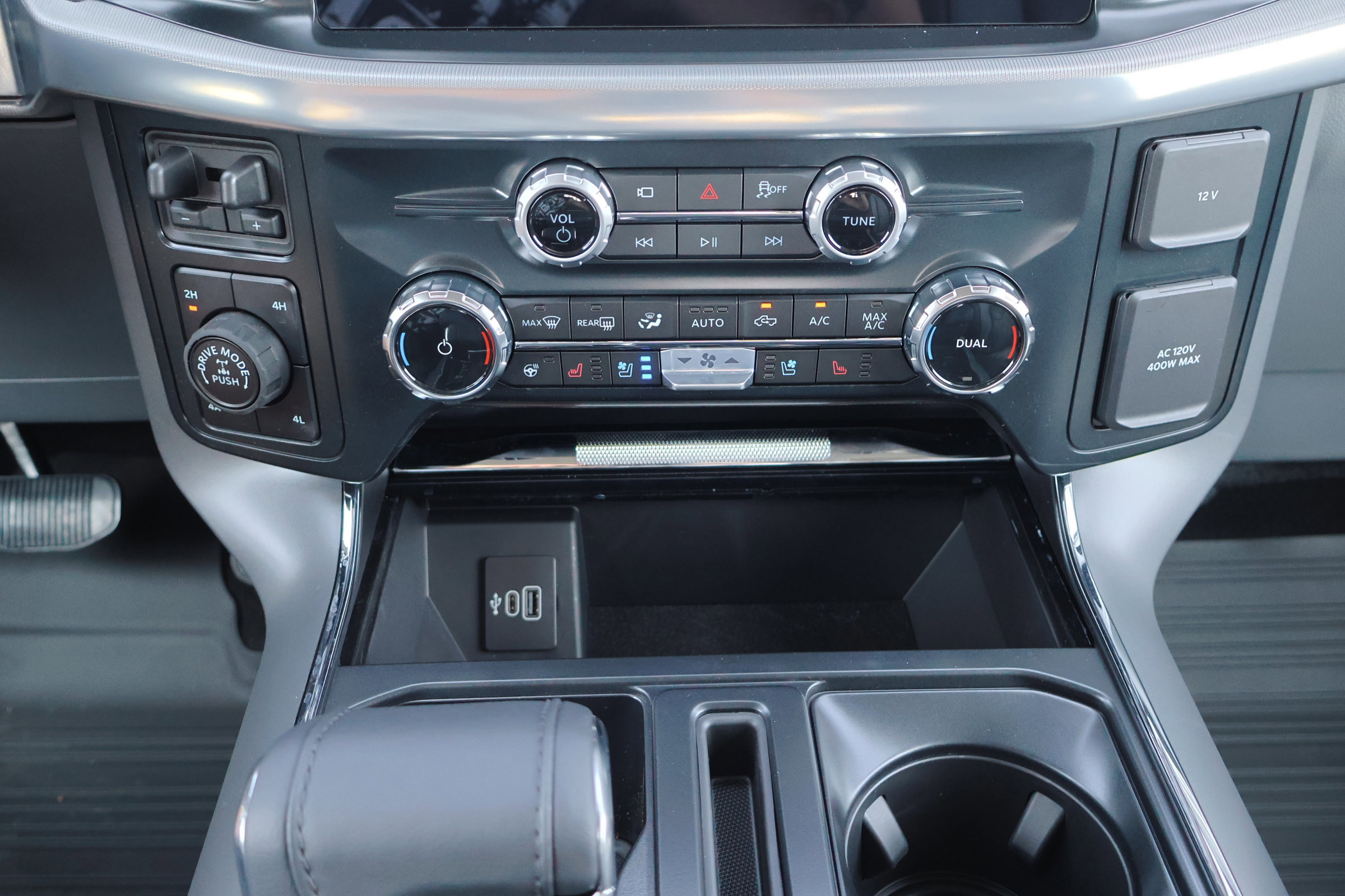 Certified 2025 Ford F150 Lariat w/ Equipment Group 501A Mid image 27