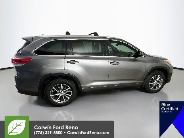 Used 2017 Toyota Highlander XLE AWD/4WD image 10