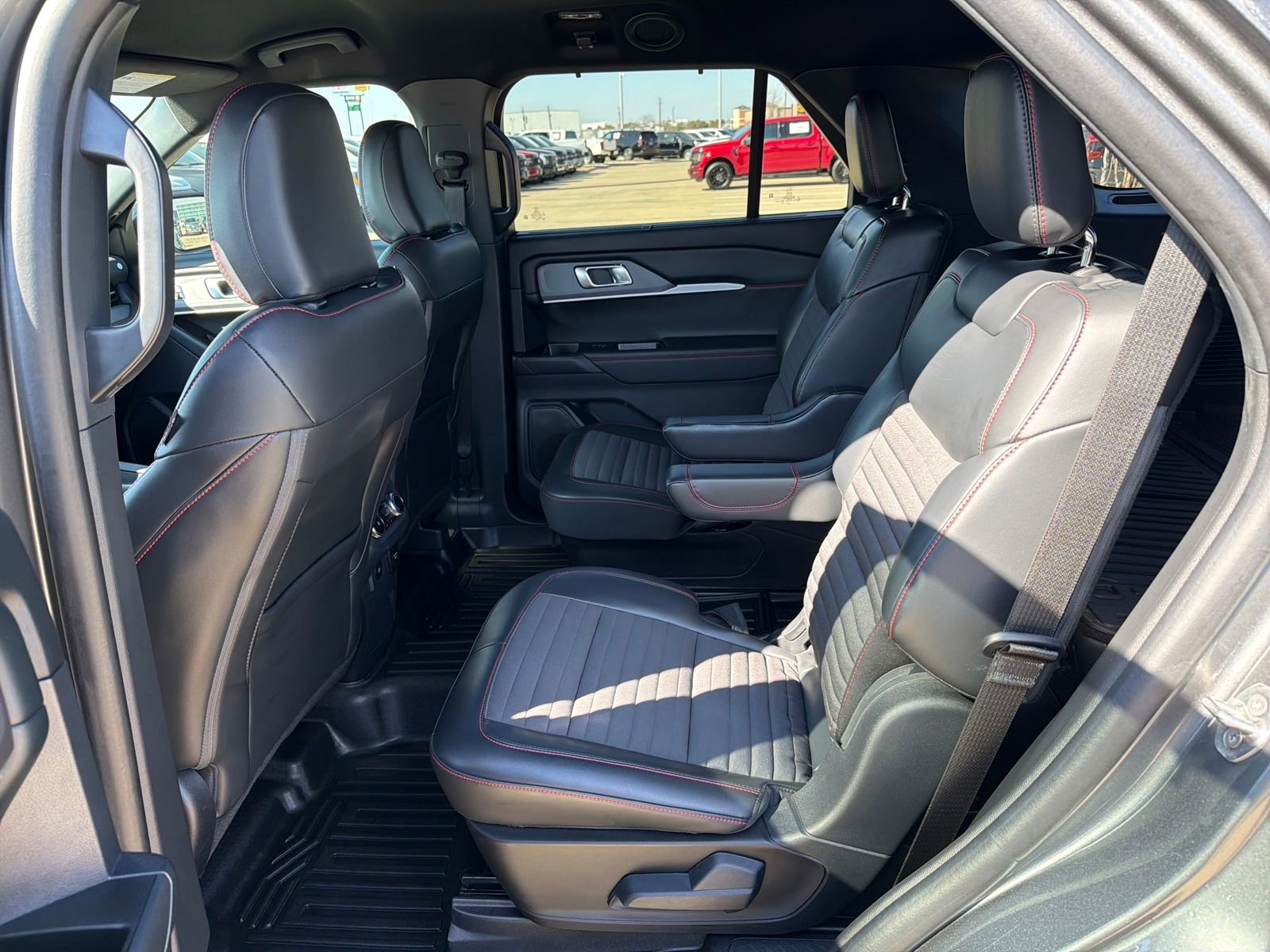 Certified 2025 Ford Explorer ST-Line w/ Premium Package image 25