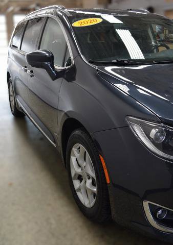 Used 2020 Chrysler Pacifica Touring-L Plus w/ Tire & Wheel Group image 7