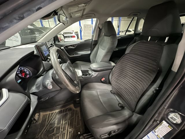 Used 2022 Toyota RAV4 XLE AWD/4WD image 17