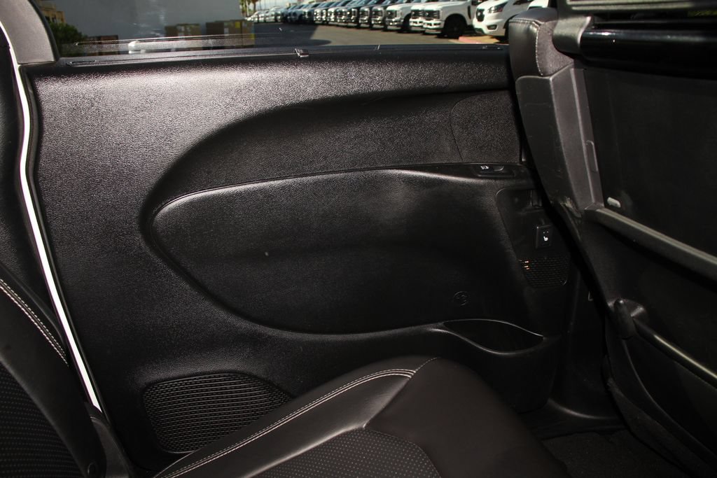 Used 2023 Chrysler Pacifica Touring-L w/ Uconnect Theater Family Group FWD image 28