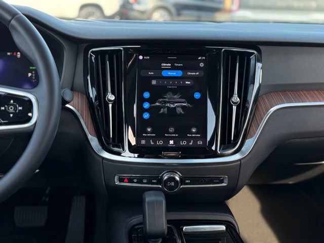 Used 2023 Volvo S60 T8 Plus AWD/4WD image 21