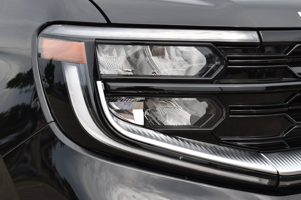 Certified 2025 Ford Expedition Platinum AWD/4WD image 4