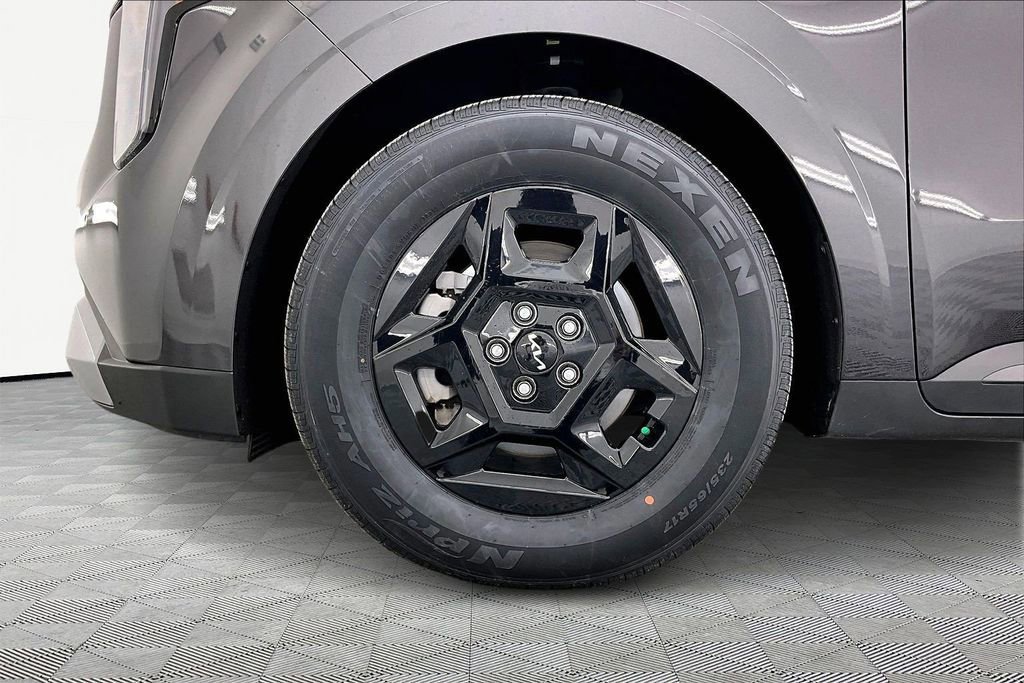 Used 2025 Kia Carnival LXS image 11