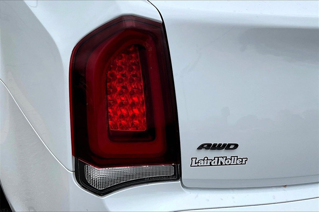 Used 2022 Chrysler 300 Touring w/ Sport Appearance Package image 30