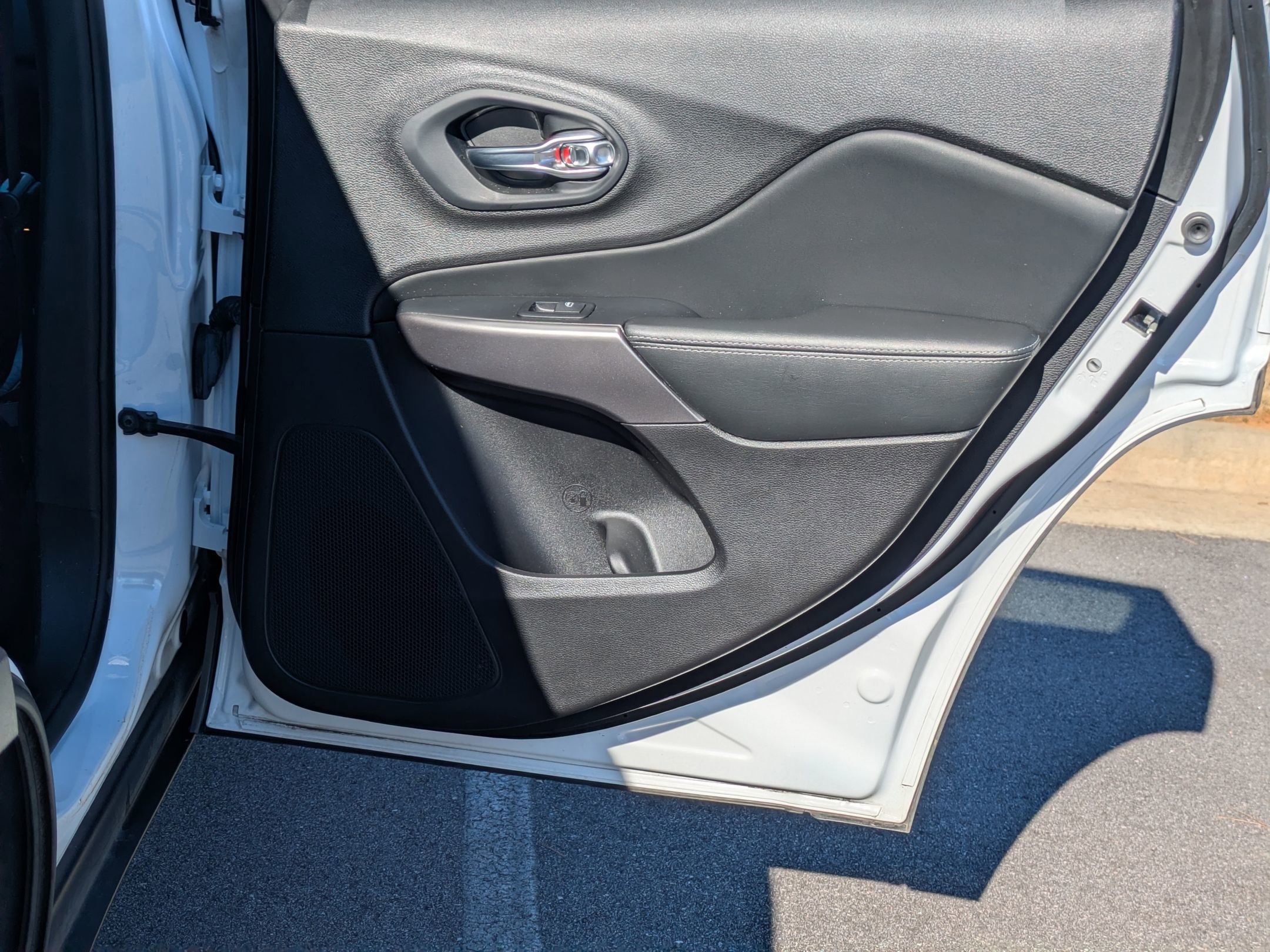 Used 2021 Jeep Cherokee Latitude Lux w/ Trailer Tow Group image 32