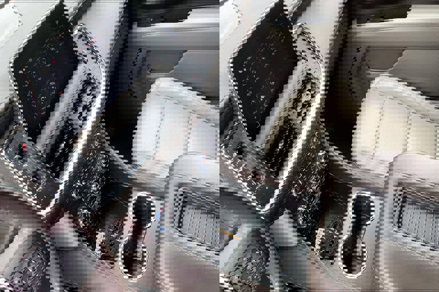 Used 2023 GMC Yukon XL SLT image 17