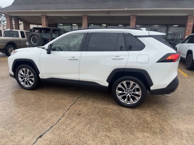 Used 2019 Toyota RAV4 Limited w/ Advanced Technology Package AWD/4WD image 3