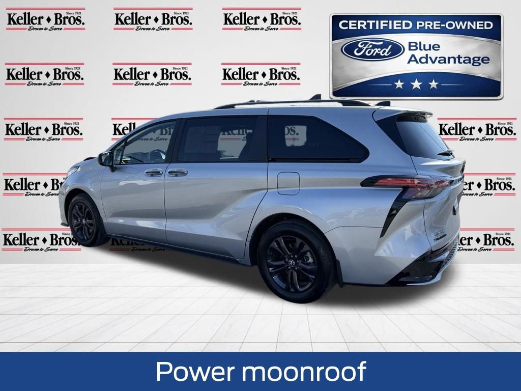 Used 2025 Toyota Sienna XSE w/ XSE Plus Package image 3