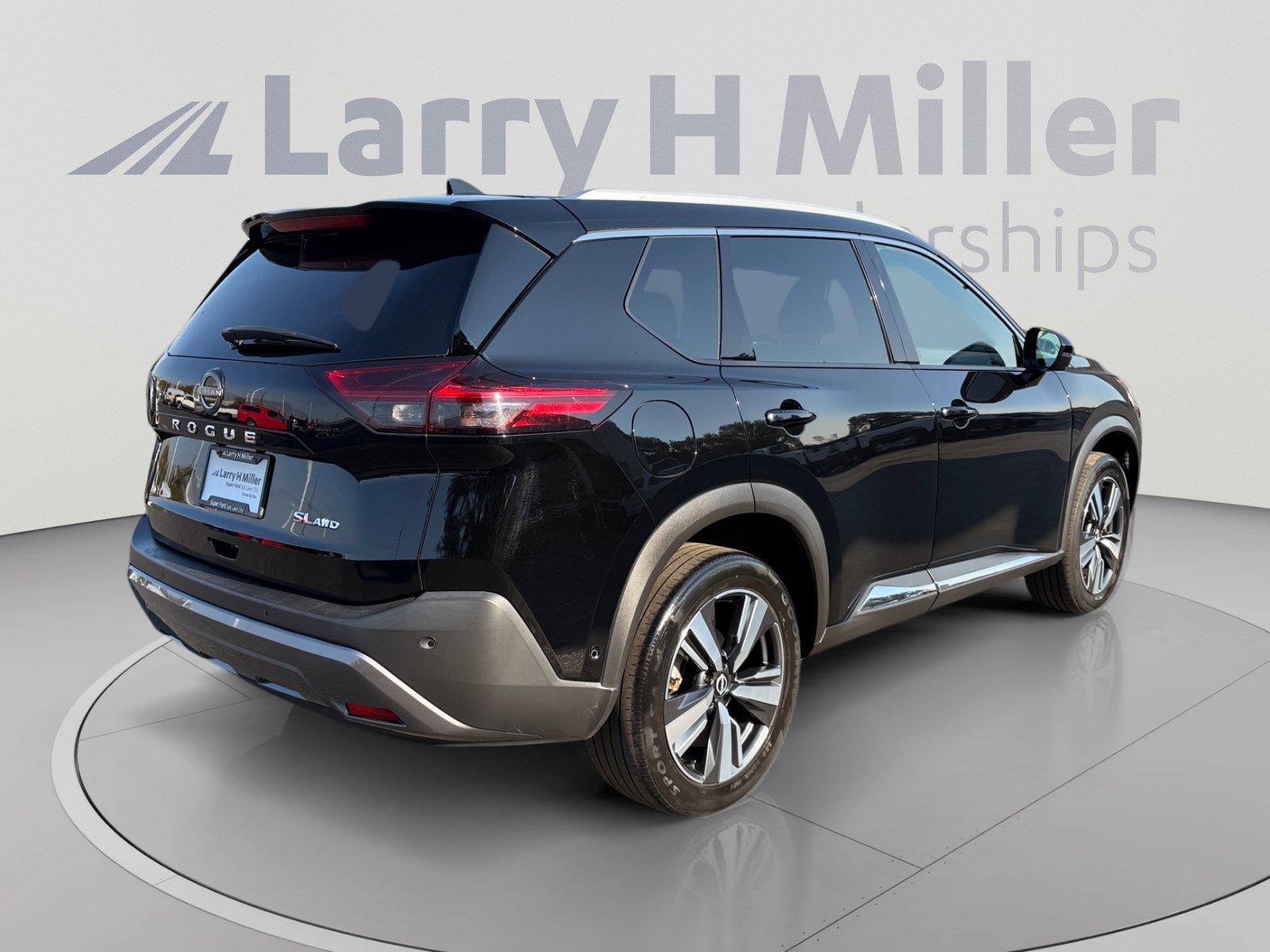 Used 2023 Nissan Rogue SL w/ SL Premium Package AWD/4WD image 5