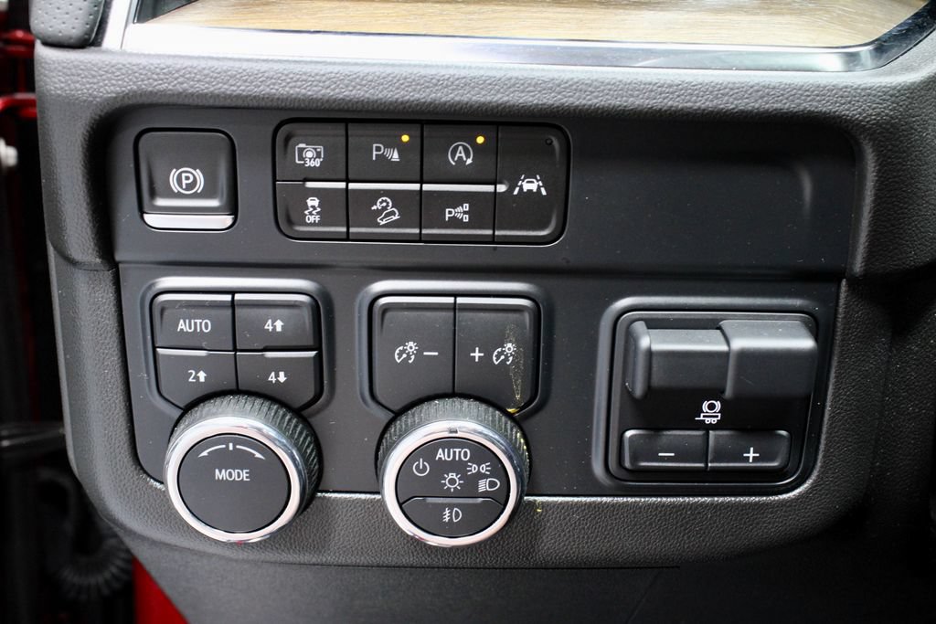 Used 2025 Chevrolet Suburban High Country w/ Sun And Tow Package AWD/4WD image 24