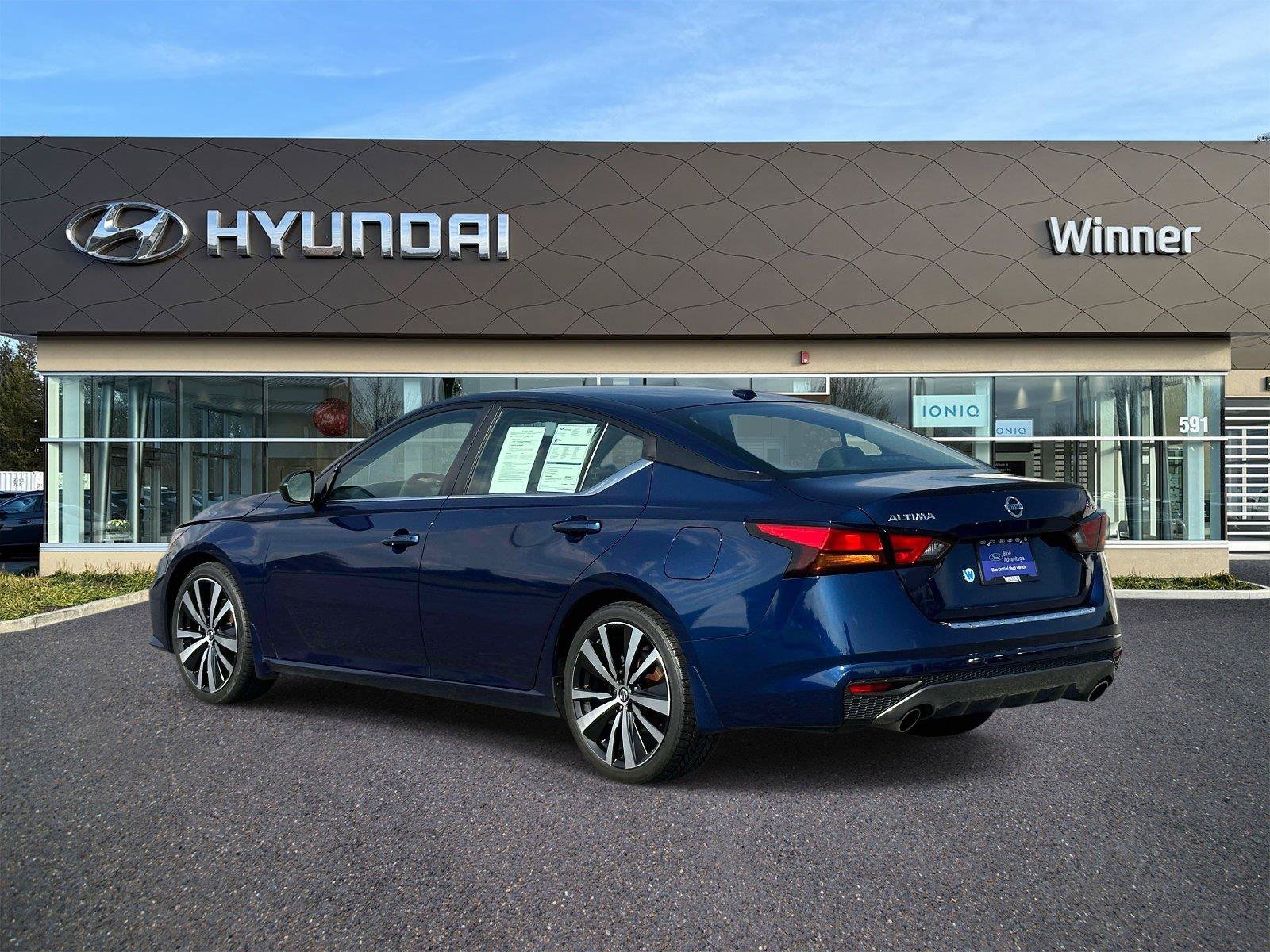 Used 2022 Nissan Altima 2.5 SR FWD image 2