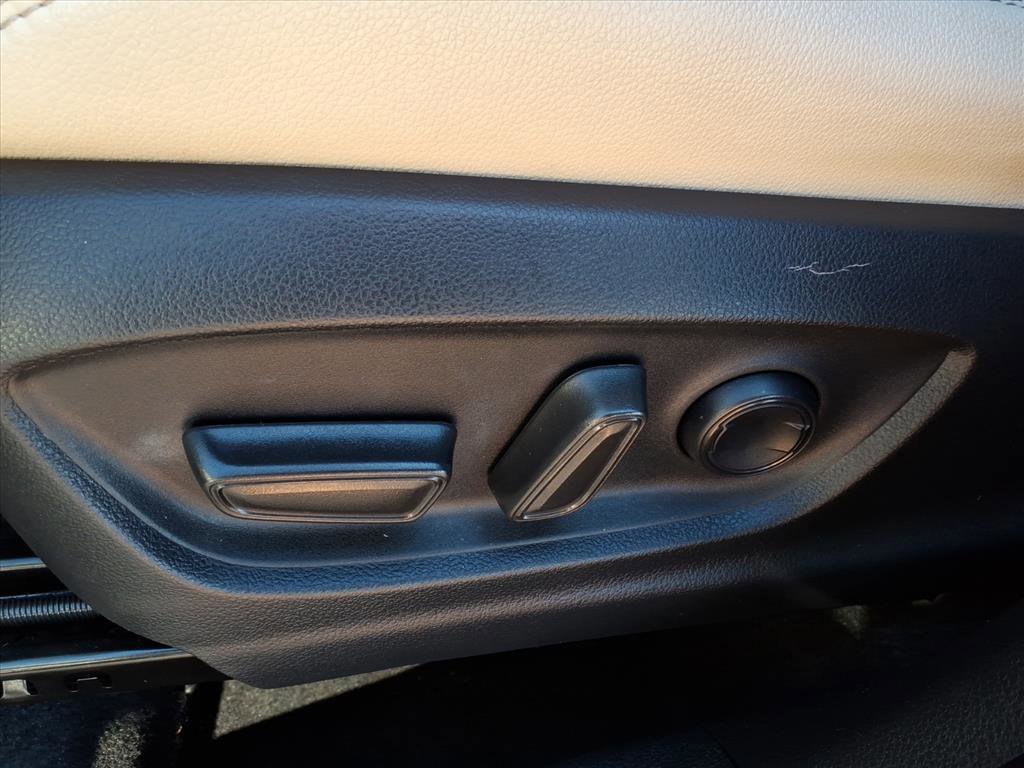 Used 2023 Toyota Corolla Cross XLE image 11