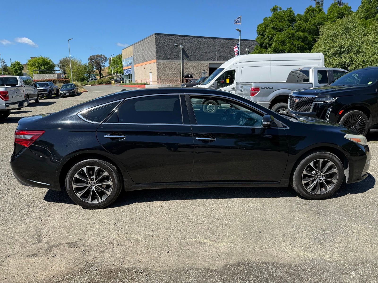 Used 2018 Toyota Avalon XLE FWD image 6