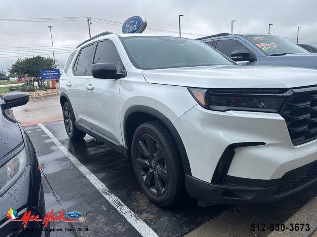 Used 2025 Honda Pilot Sport image 1