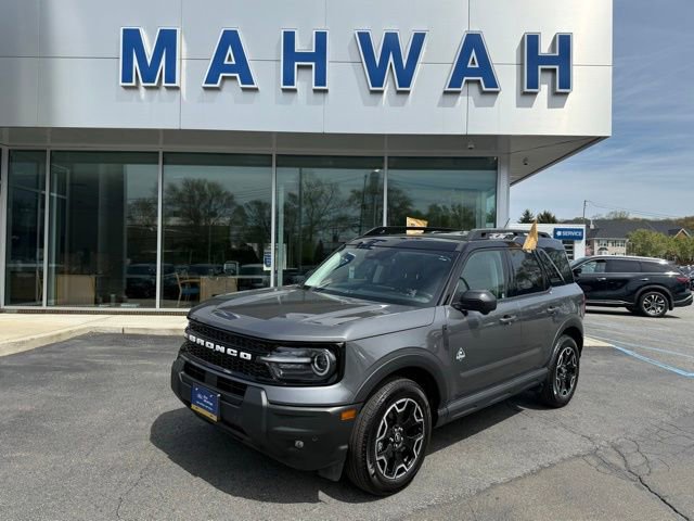 Certified 2025 Ford Bronco Sport Outer Banks w/ Outer Banks Tech Package+ AWD/4WD image 2