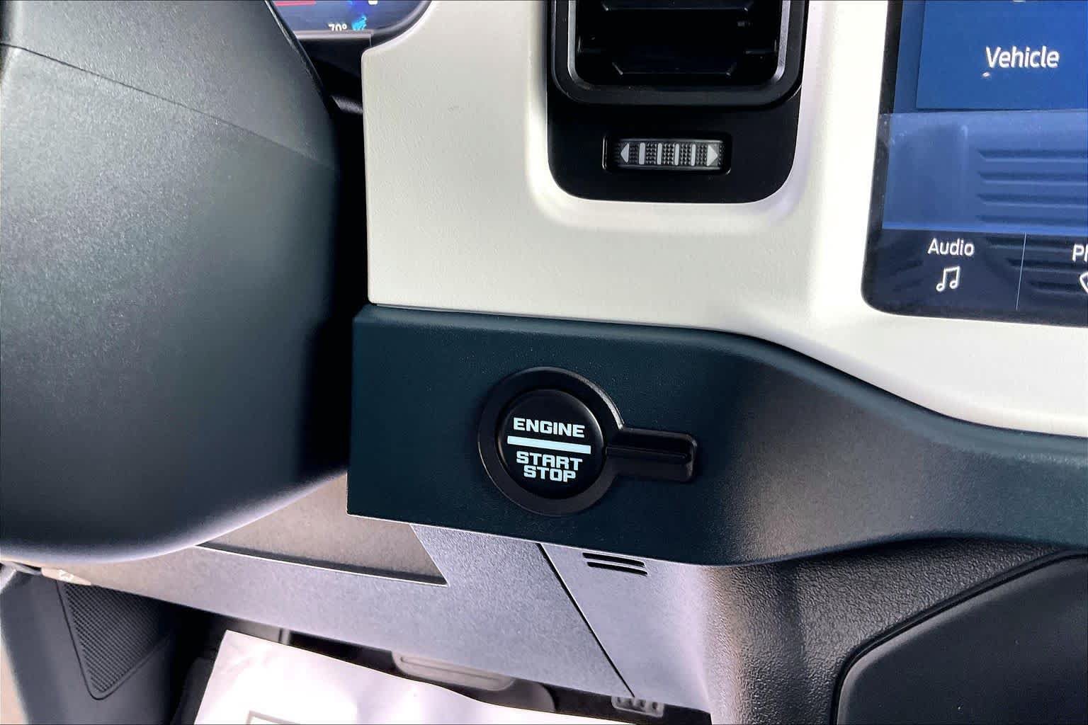 Certified 2025 Ford Bronco Heritage Edition AWD/4WD image 29