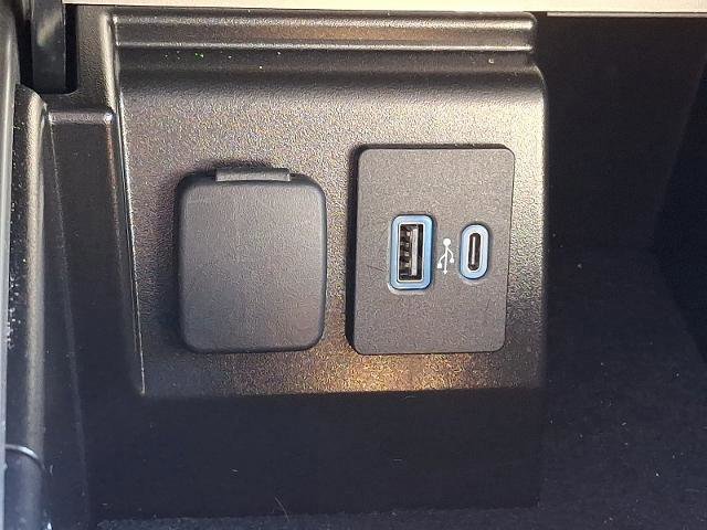 Certified 2022 Ford Explorer XLT w/ Equipment Group 202A image 26