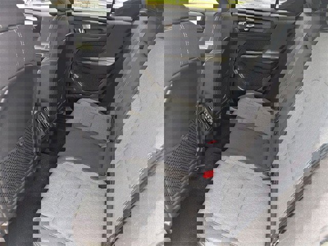 Used 2023 Volvo XC40 B5 Core image 24