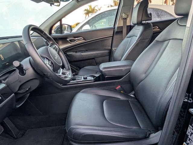 Used 2025 Kia Sportage EX FWD image 8