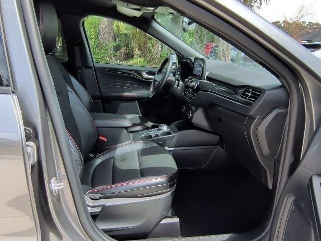 Certified 2025 Ford Escape ST-Line Select AWD/4WD image 18