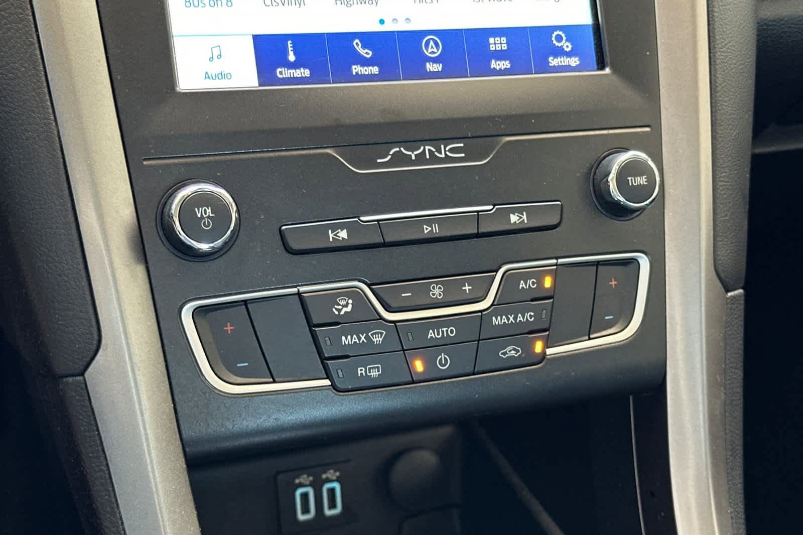 Certified 2019 Ford Fusion SE FWD image 20