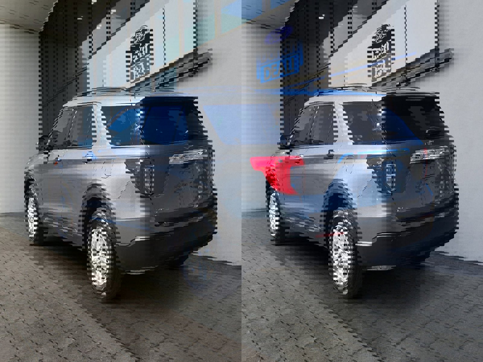 Certified 2024 Ford Explorer XLT image 5