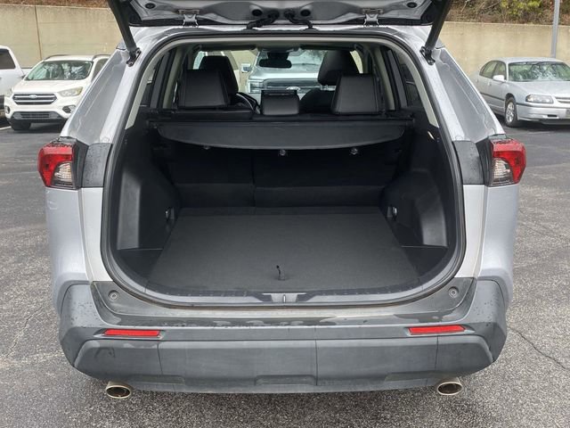 Used 2022 Toyota RAV4 XLE Premium image 12