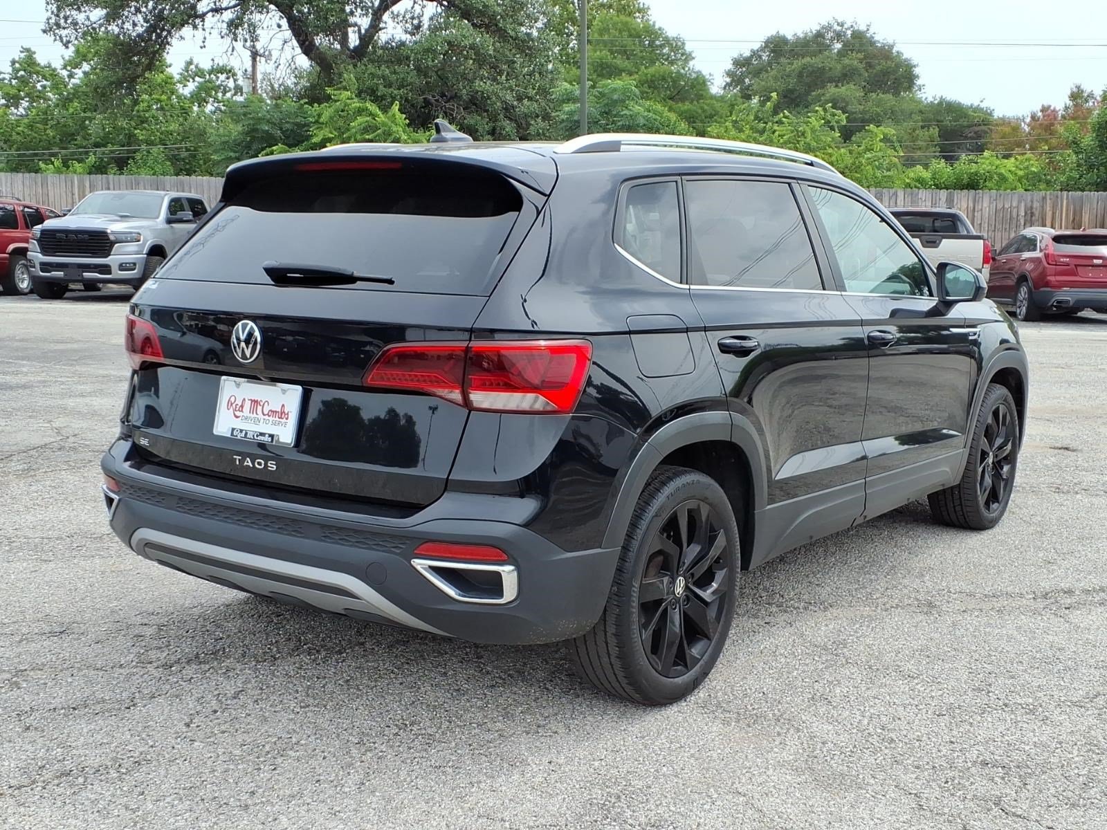 Used 2023 Volkswagen Taos SE w/ Panoramic Sunroof Package FWD image 4