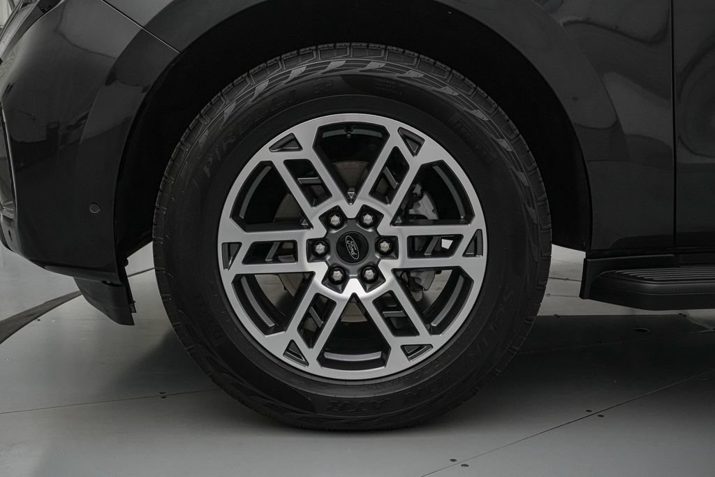 Certified 2025 Ford Expedition Active AWD/4WD image 10